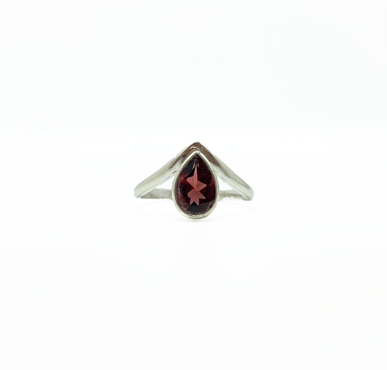 Garnet Teardrop V Ring .925