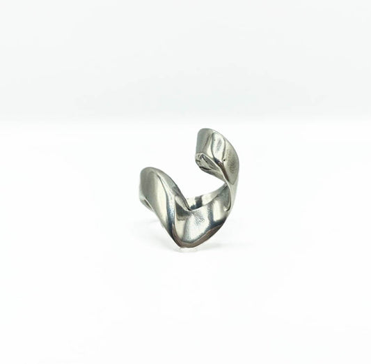 Handmade V Ribbon Ring .925