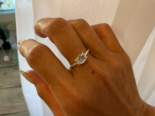 Rainbow Moonstone Full Moon Ring - 8 | Sterling Silver