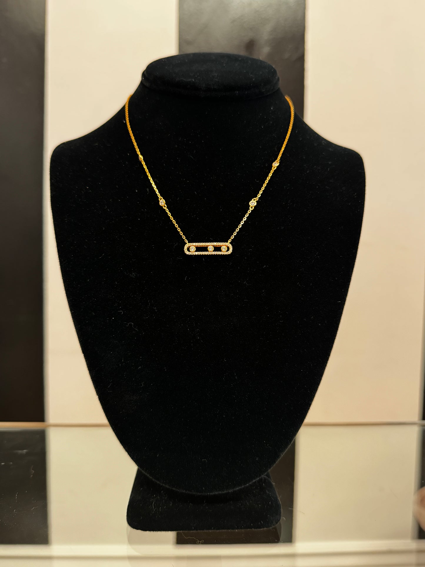 Moving Circles Necklace – Gold Plated