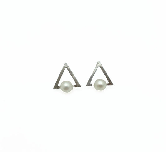 Pearl Matte Triangle Earring .925