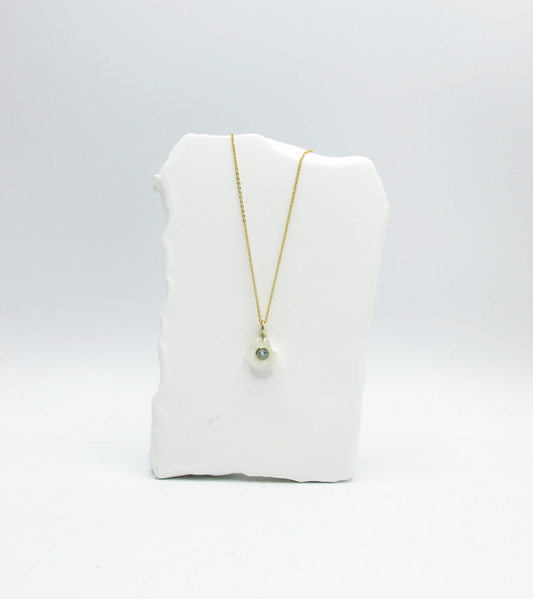 Moonstone Gaia Necklace Round 18K GP