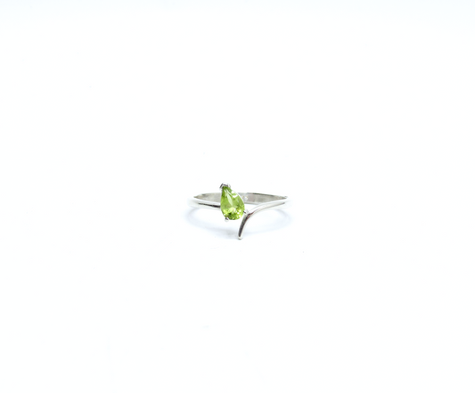 Peridot Pear Ring – Sterling Silver .925
